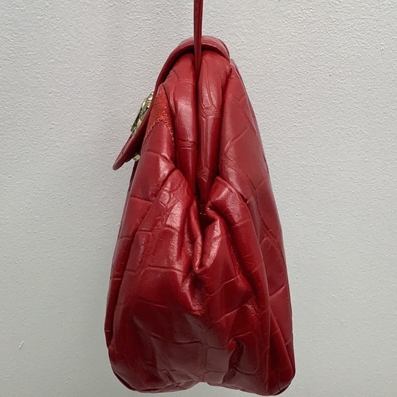 Red vintage embossed leather bag with gold brooch. Made in USA. Preowned - Picture 7 of 8